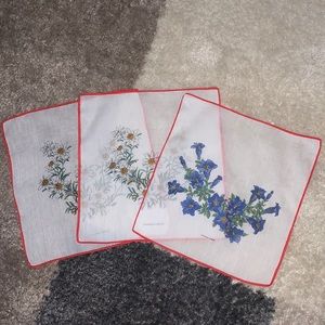 Vintage handkerchiefs!  Set of 3. Floral!